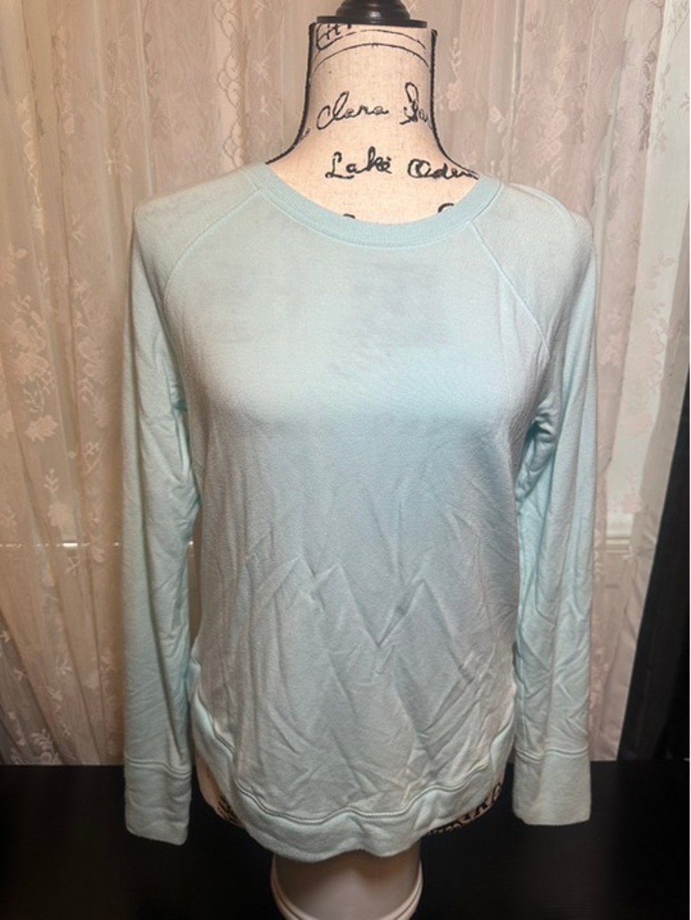 Athleta Women’s XS Light Blue Crewneck Long Sleeve Pullover Sweatshirt